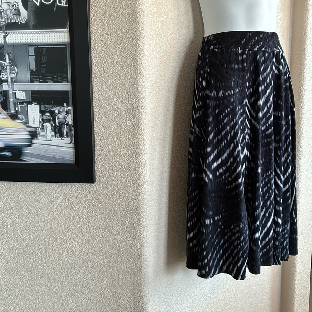 Grace Elements Skirt Women's XL, black & grey feathery print, full, pull-on EUC - Picture 4 of 14